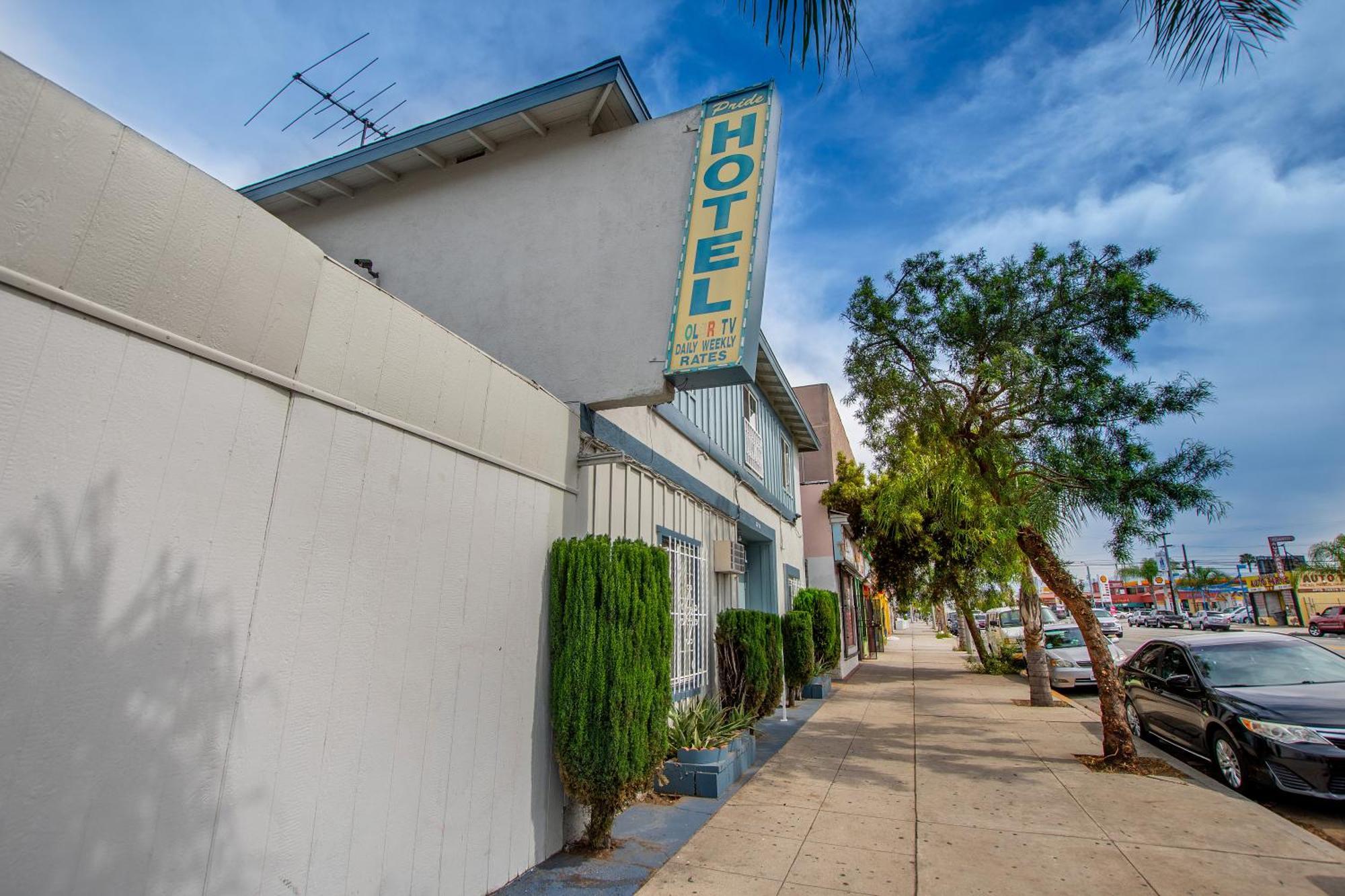Pride Hotel Commerce Exterior photo